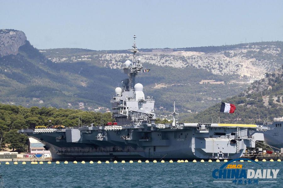 法國戴高樂號航母現身地中海港口