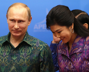 領導人著印尼傳統服裝亮相