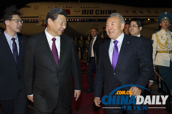 習(xí)近平抵達(dá)阿斯塔納開始對(duì)哈薩克斯坦進(jìn)行國(guó)事訪問