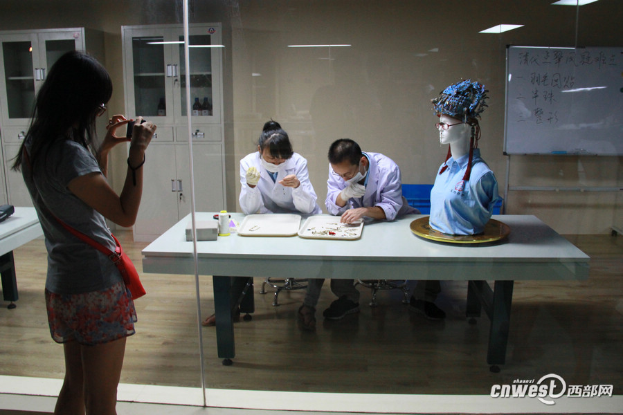 陜西歷博開放文物修復 看“巧手良醫”還原歷史