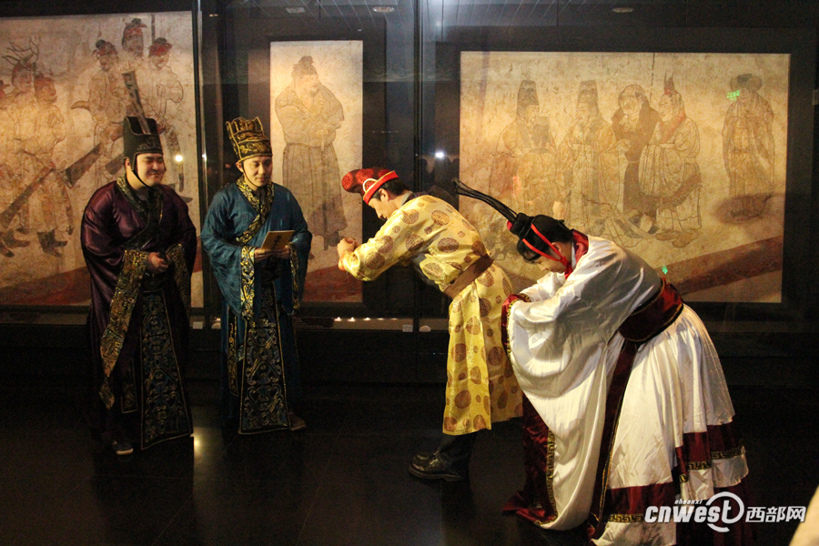 高清組圖:博物館奇妙之夜 和壁畫中人一起穿越