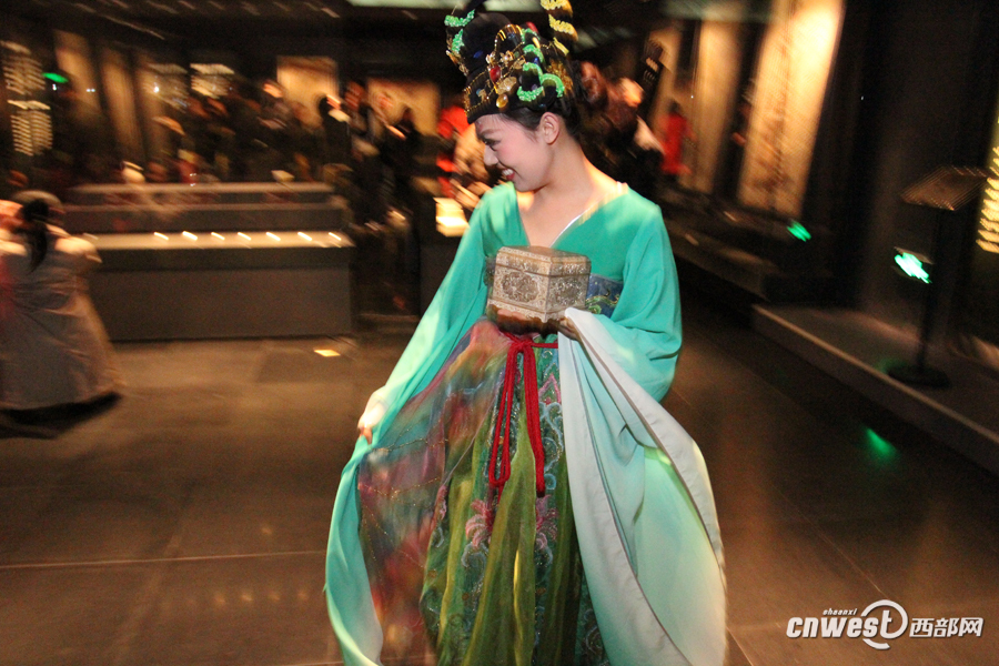 高清組圖:博物館奇妙之夜 和壁畫中人一起穿越