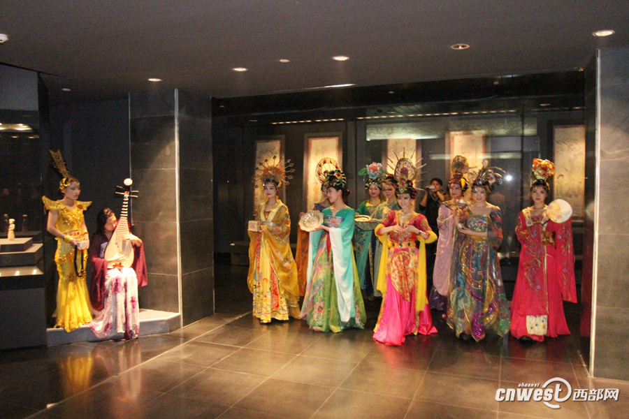 高清組圖:博物館奇妙之夜 和壁畫中人一起穿越