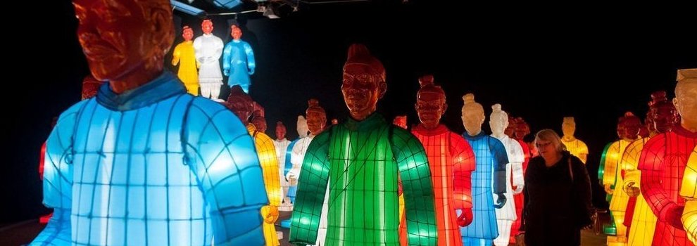 兵馬俑著燈籠衣空降英國 展中國傳統藝術魅力