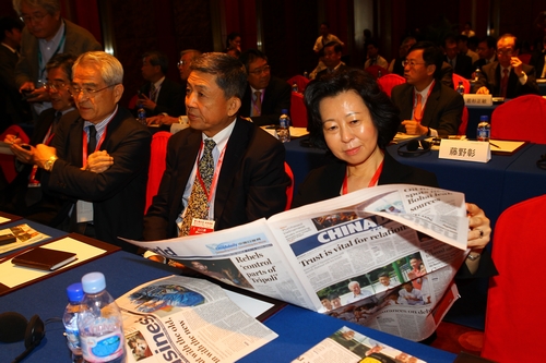 日方嘉賓閱讀《中國日?qǐng)?bào)》