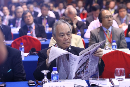 日方嘉賓閱讀《中國日?qǐng)?bào)》