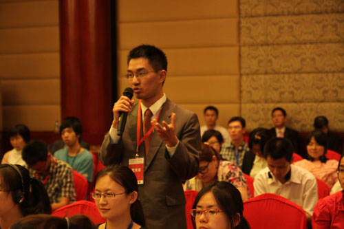 聽(tīng)眾積極與嘉賓互動(dòng)