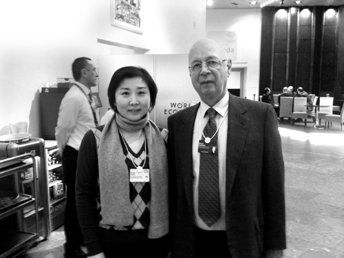 精通多國(guó)語(yǔ)言的達(dá)沃斯掌門施瓦布