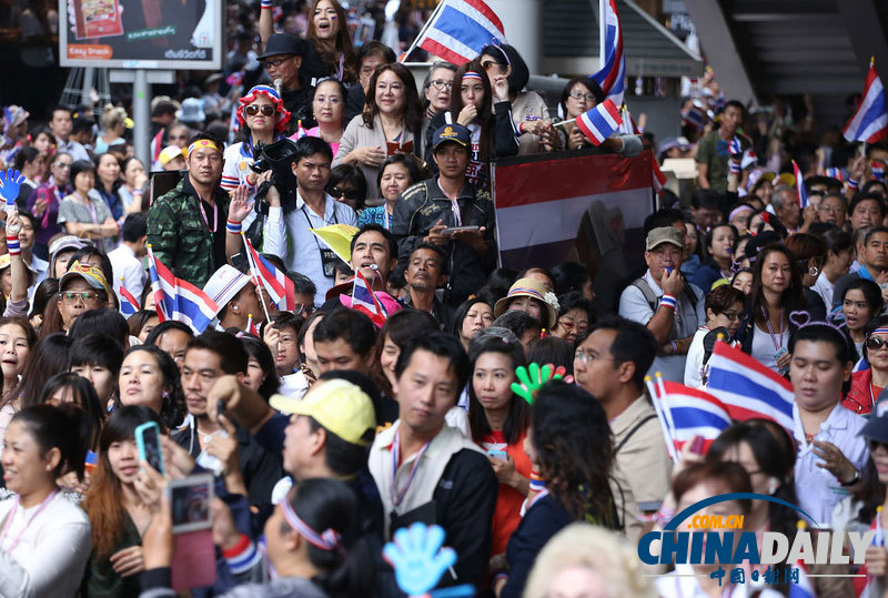 泰國(guó)示威民潮回歸 重申要求英拉下臺(tái)