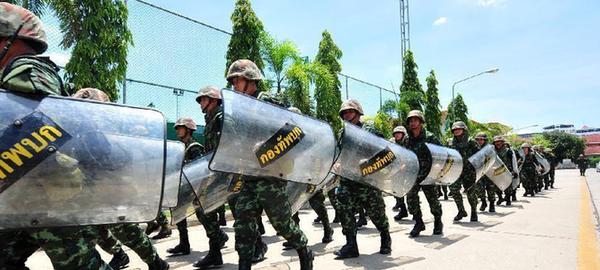 泰國軍方戒嚴后首次斡旋 實拍會談現場（高清）