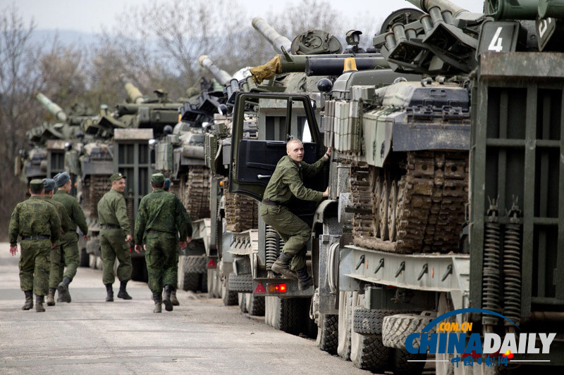 烏克蘭從克里米亞撤軍 大量坦克被運(yùn)離軍事基地