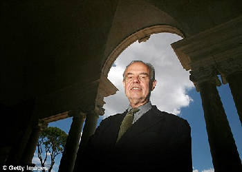 法第一夫人吹“枕邊風(fēng)” 前總統(tǒng)侄子順利進(jìn)入內(nèi)閣