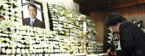 醫生稱金大中走得很安詳 國內廣設靈堂寄哀思