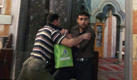 巴勒斯坦男子當面呵斥布萊爾是“恐怖分子”