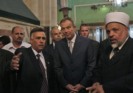 巴勒斯坦男子當面呵斥布萊爾是“恐怖分子”