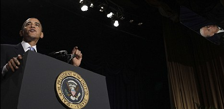 剛諷刺完奧巴馬自己就忘詞 佩林“瞄手心”戰術成笑柄