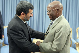 伊朗總統承諾幫助津巴布韋抵抗西方制裁