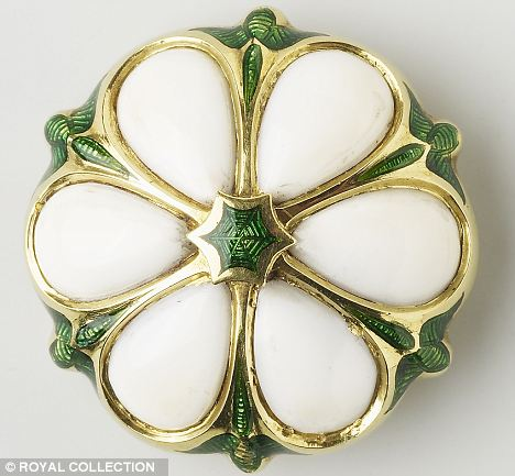 英維多利亞女王珠寶真酷 子女乳牙“點(diǎn)睛”