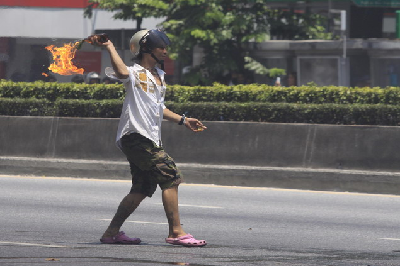 “紅衫軍”誓言絕不投降 沖突還在繼續