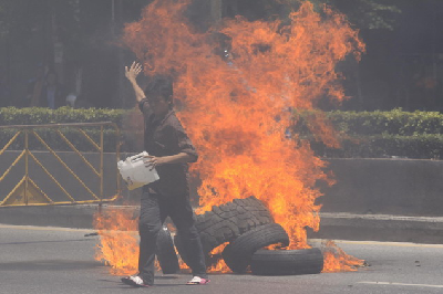 “紅衫軍”誓言絕不投降 沖突還在繼續