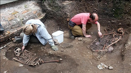 英發掘史上保存最完整角斗士墓穴 有猛獸嘶咬痕跡