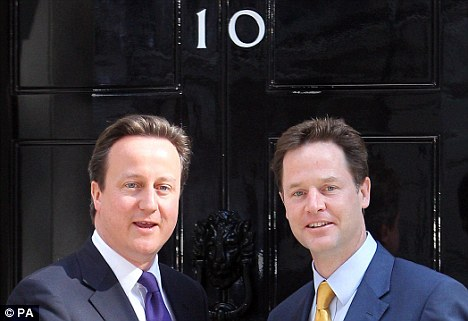 卡梅倫將迎來上任百日 多數英國人對聯合執政“不買賬”