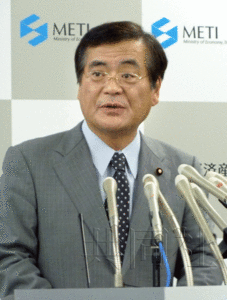 日本紀念3·11地震半周年 新內閣默哀、多地爆發反核示威