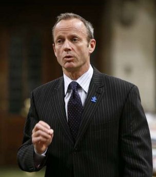 加拿大國(guó)際貿(mào)易部長(zhǎng)率團(tuán)訪華 簽署多項(xiàng)建筑合同