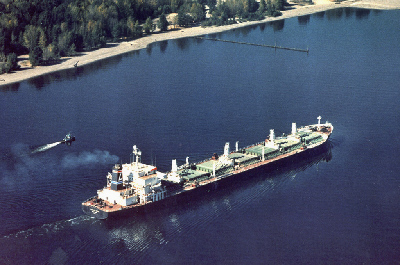 索馬里海盜再襲美國(guó)貨船失敗 猖獗活動(dòng)旨在復(fù)仇