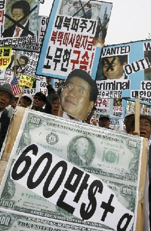 韓前總統盧武鉉涉嫌受賄接受詢問 鞠躬稱無顏面對國民