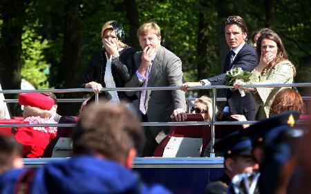 荷失業(yè)男子游行時欲襲女王 撞死5名觀眾