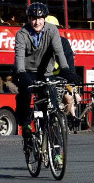 英反對黨領袖自行車被盜 “環保行頭”命途多舛 　