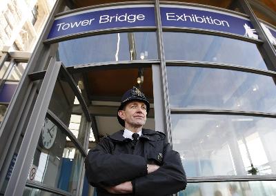 倫敦塔橋觀光電梯墜落造成6人受傷 景點緊急關閉