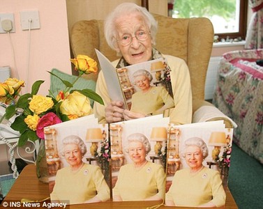 英國老壽星不滿女王賀卡千篇一律 威廉王子登門致歉