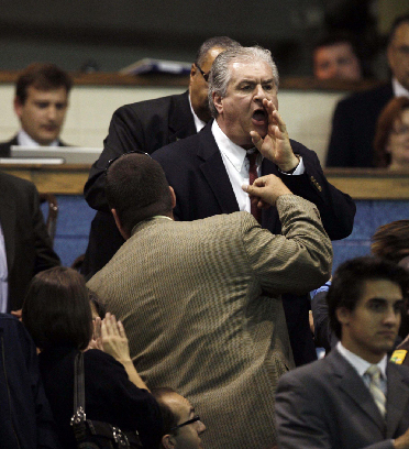 奧巴馬訪天主教大學遭抵制 數百人抗議數十人被捕