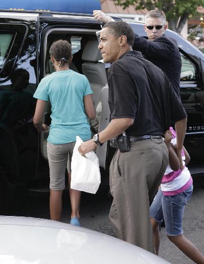 奧巴馬實踐做好爸爸諾言 父親節前夕親自帶女兒嘗甜品