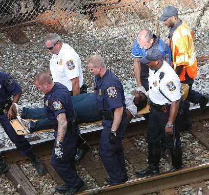 華盛頓地鐵列車(chē)相撞 已致9死70余傷