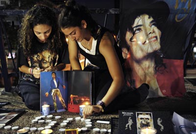 杰克遜家人要求二次尸檢 友人稱其精神崩潰藥物成癮