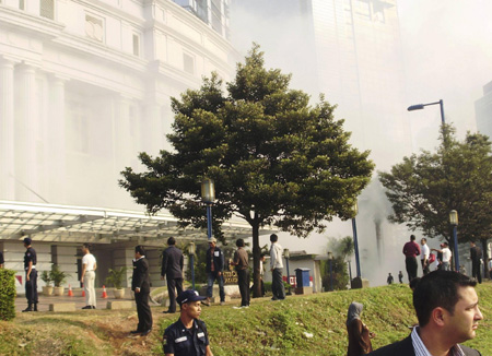 印尼兩豪華酒店爆炸近60人傷亡 曼聯(lián)取消雅加達(dá)賽程