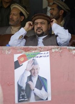 阿富汗副總統(tǒng)候選人法希姆車隊(duì)遇襲 本人毫發(fā)無(wú)傷