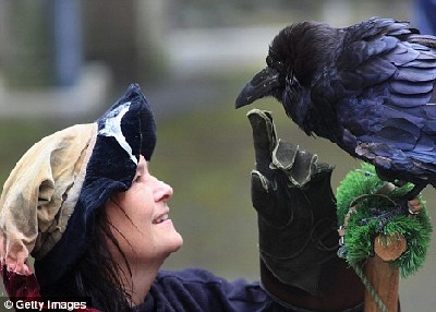 英國最新駐洞女巫誕生 拉動旅游年薪5萬英鎊