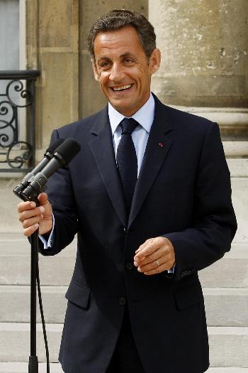 薩科齊病愈首次面對公眾 稱身體無礙還要繼續跑下去