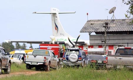 泰飛機降落時滑出跑道撞向控制塔臺 機長當場死亡