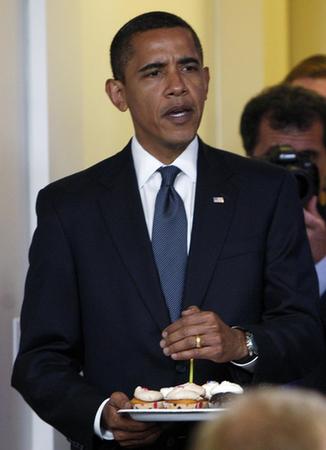 奧巴馬白宮慶生不忘推銷醫改 加勒比島國命名最高峰為“奧巴馬”