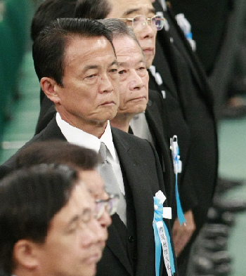 麻生在戰敗日反省稱日本堅持不戰誓言
