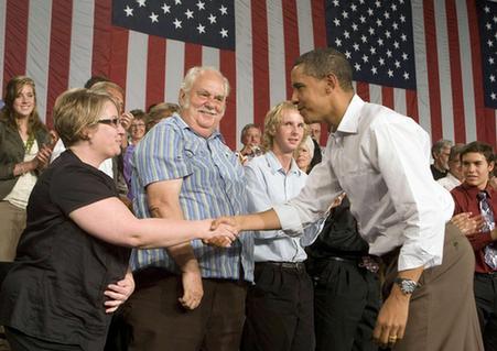 奧巴馬推銷醫改不遺余力 由強硬變柔情大打煽情牌