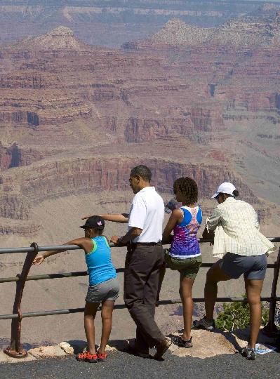 奧巴馬忙里偷閑領(lǐng)略西部風光 釣魚技術(shù)差空手而歸