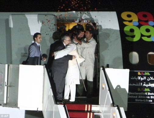 洛克比空難制造者獲釋回國 受英雄般禮遇惹怒美國