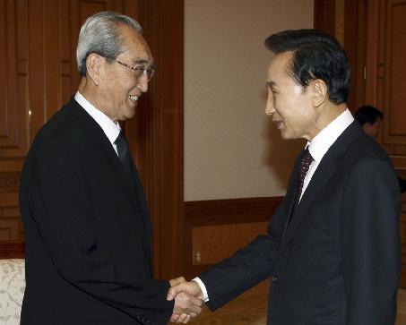 韓國總統李明博接見朝鮮吊唁團