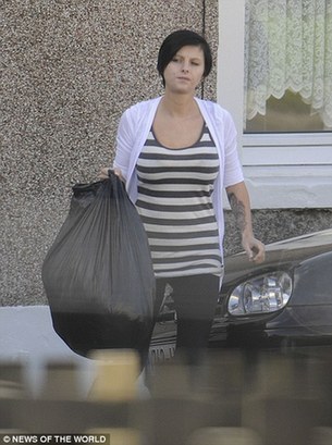 16歲中巨額大獎22歲破產 英國少女6年揮霍300萬美元